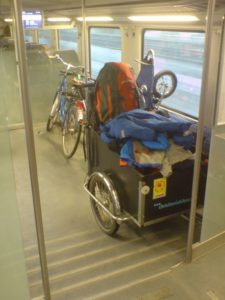 Familienurlaub mit Cargobike und Bahn