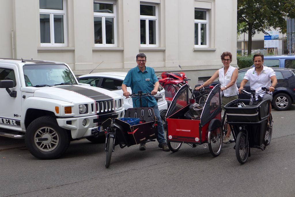 SUV vs Cargobikes