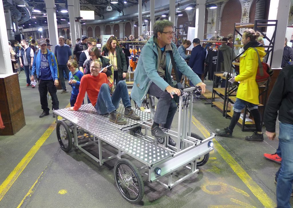 Auf neuem XYZ-Schwertransporter bei Berliner Fahrradschau 2017